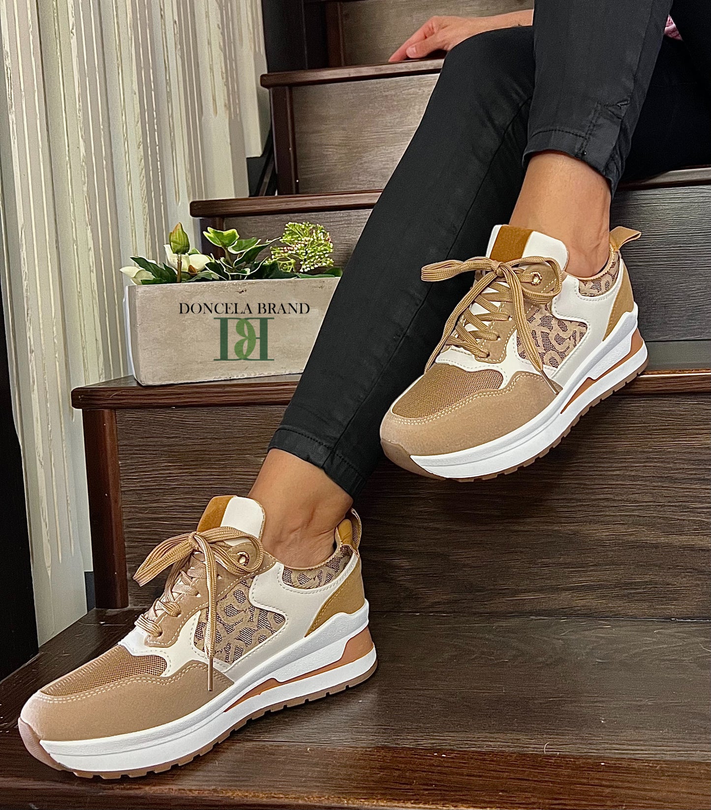 Zapatilla deportiva combinada plataforma marrón